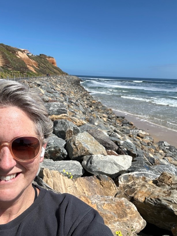 Image of lady and rocks sea